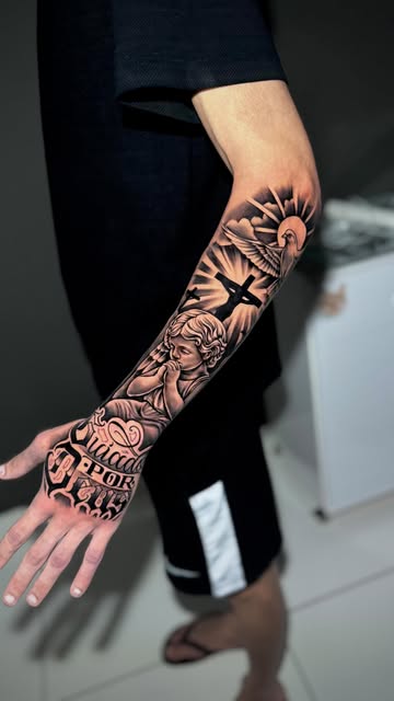 Brazo con sagrado y sol