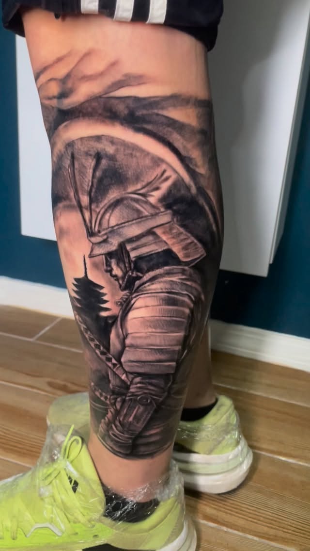 Guerrero y Lobo Realista