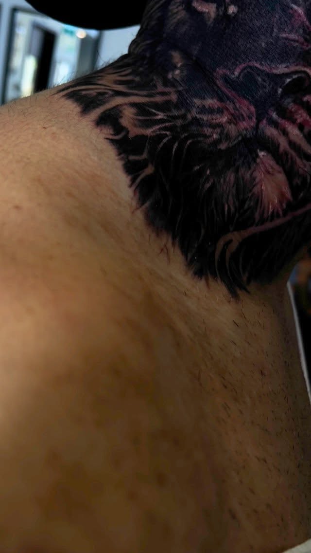 Tatuaje de cuello feroz