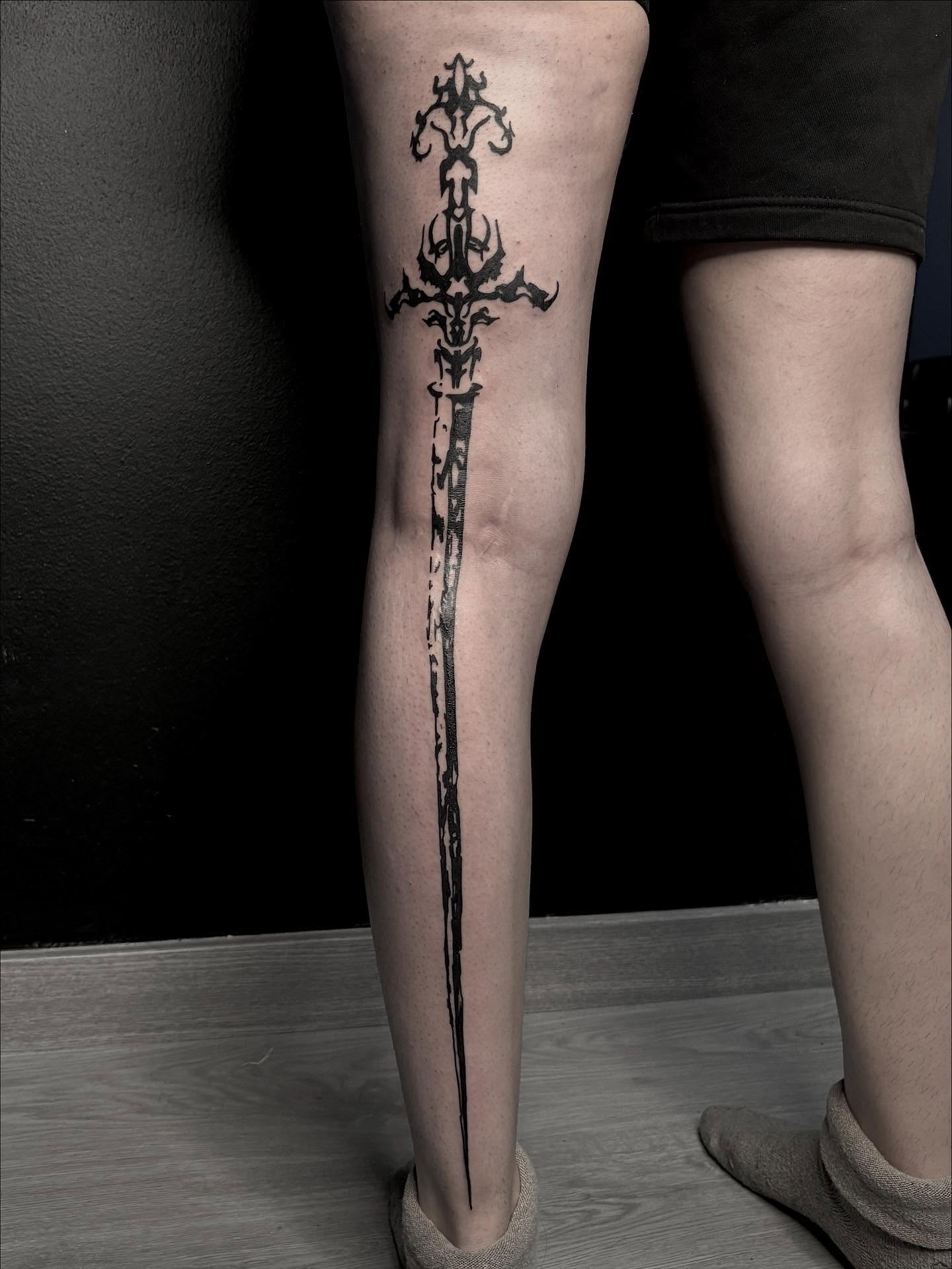 Cruz y garras linework