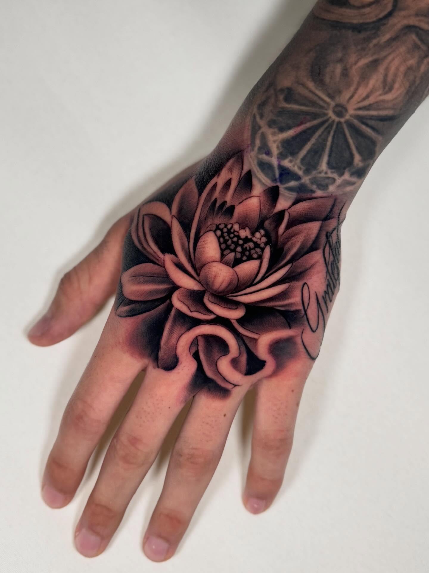 Loto en mano alzada