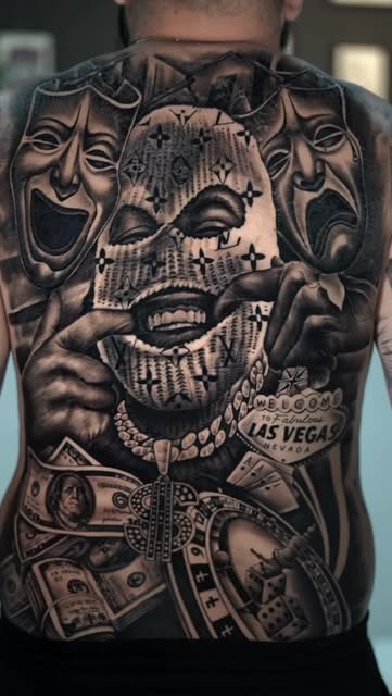 Hombre tatuaje realista
