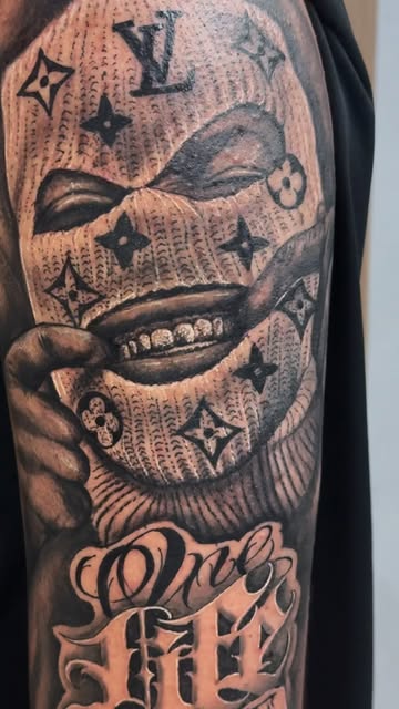 Brazo tribal de cartas