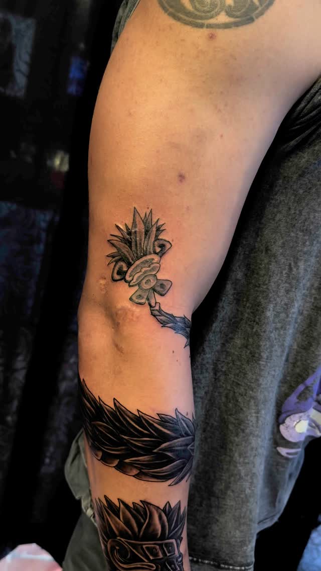 Brazo con tatuaje floral