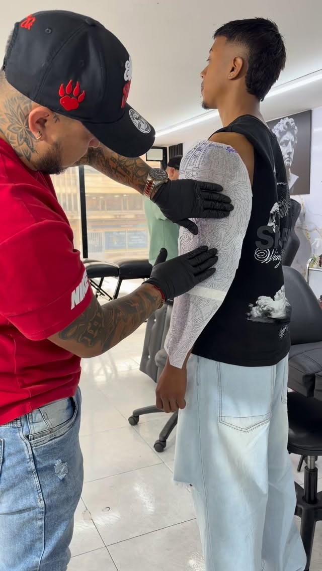 Brazo con tinta geométrica