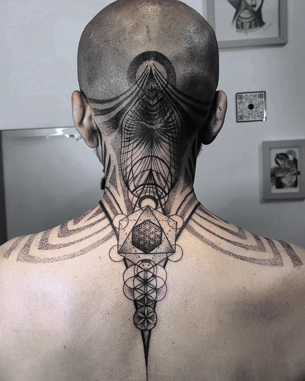 Geometric Back Neck Rite