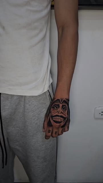 Guerrero en la mano