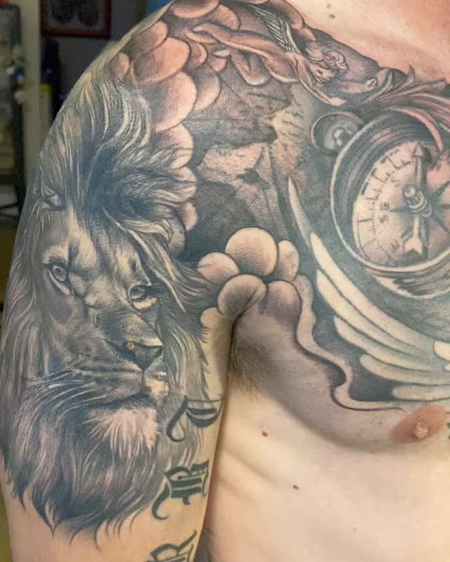 Lion Clock Shoulderpiece