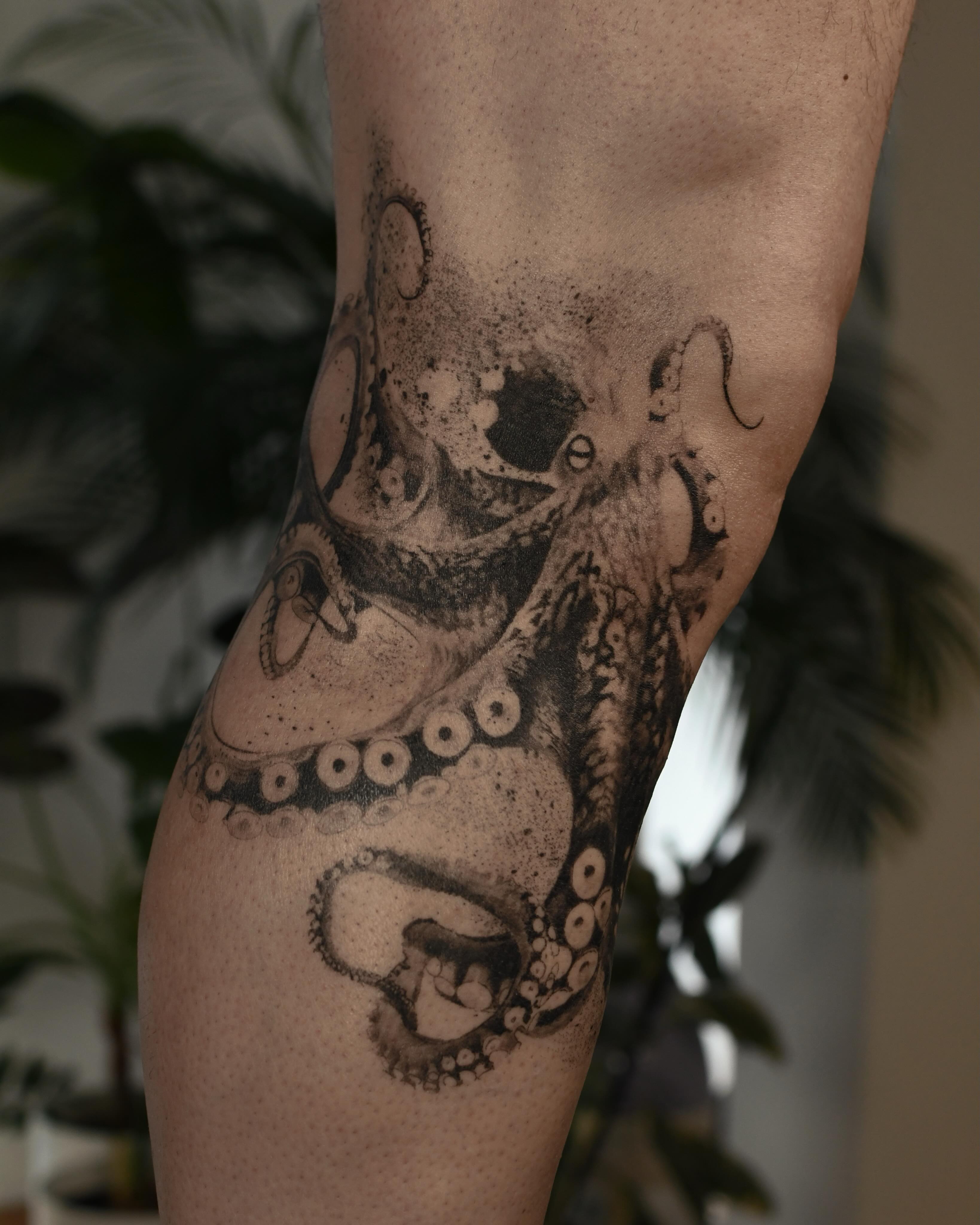 Blackwork Octopus Flow