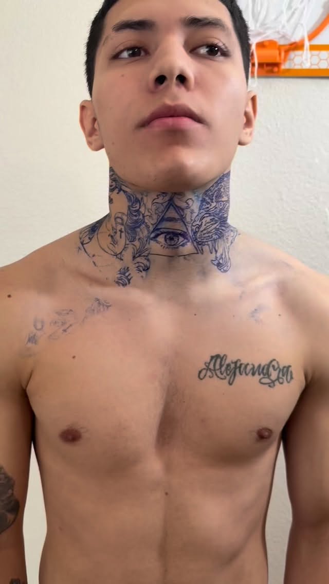 Tatuaje de cuello ornamental