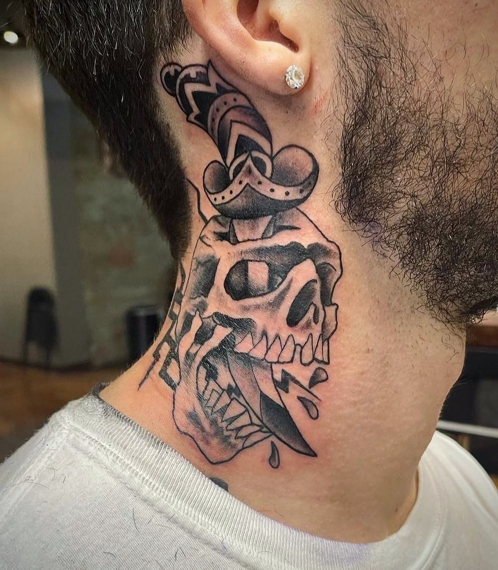 Skull Neck Lacework