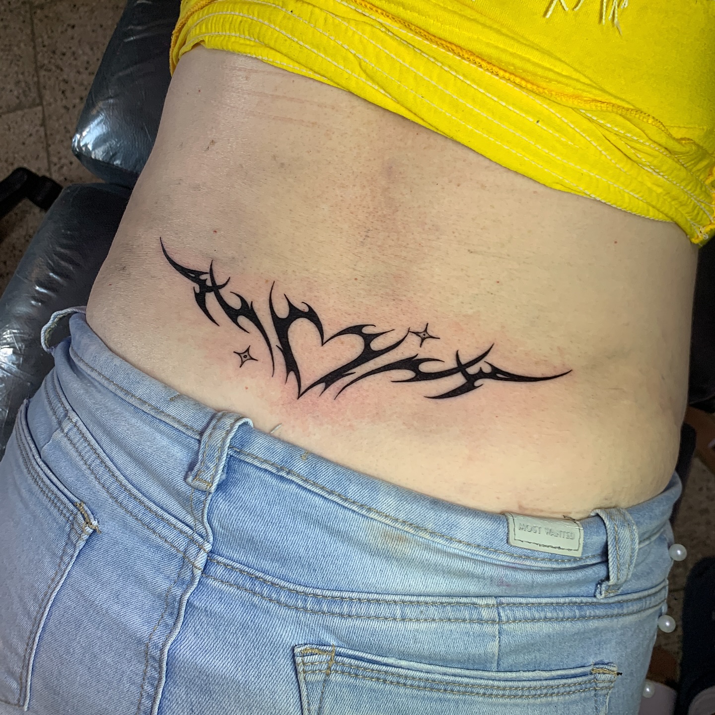 Tatuaje de alas tribales