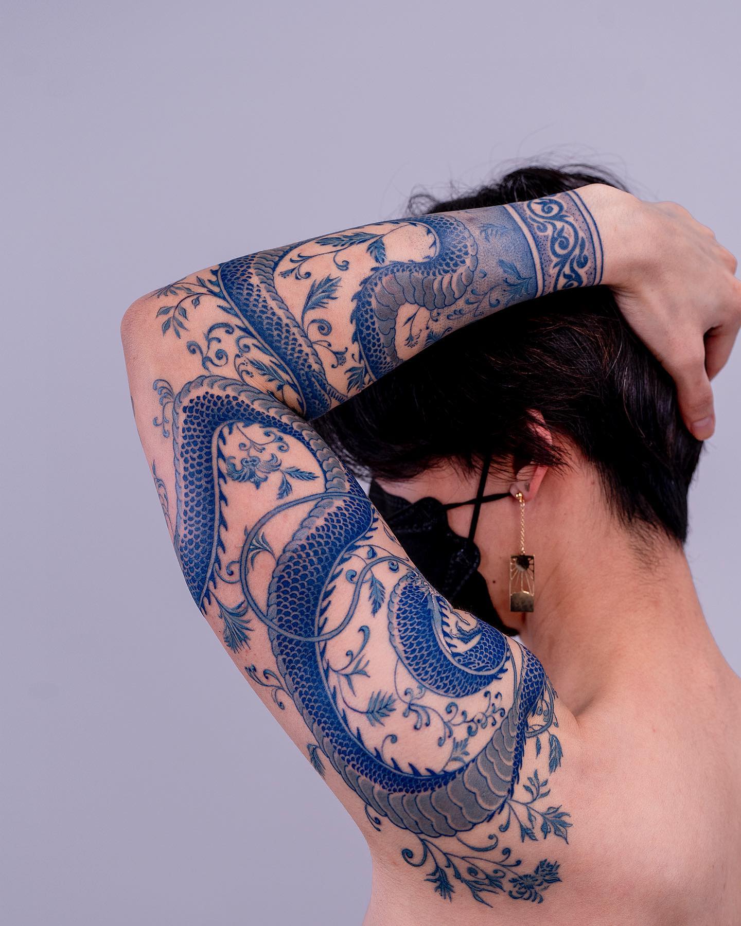 Elegant Blue Snake Sleeve