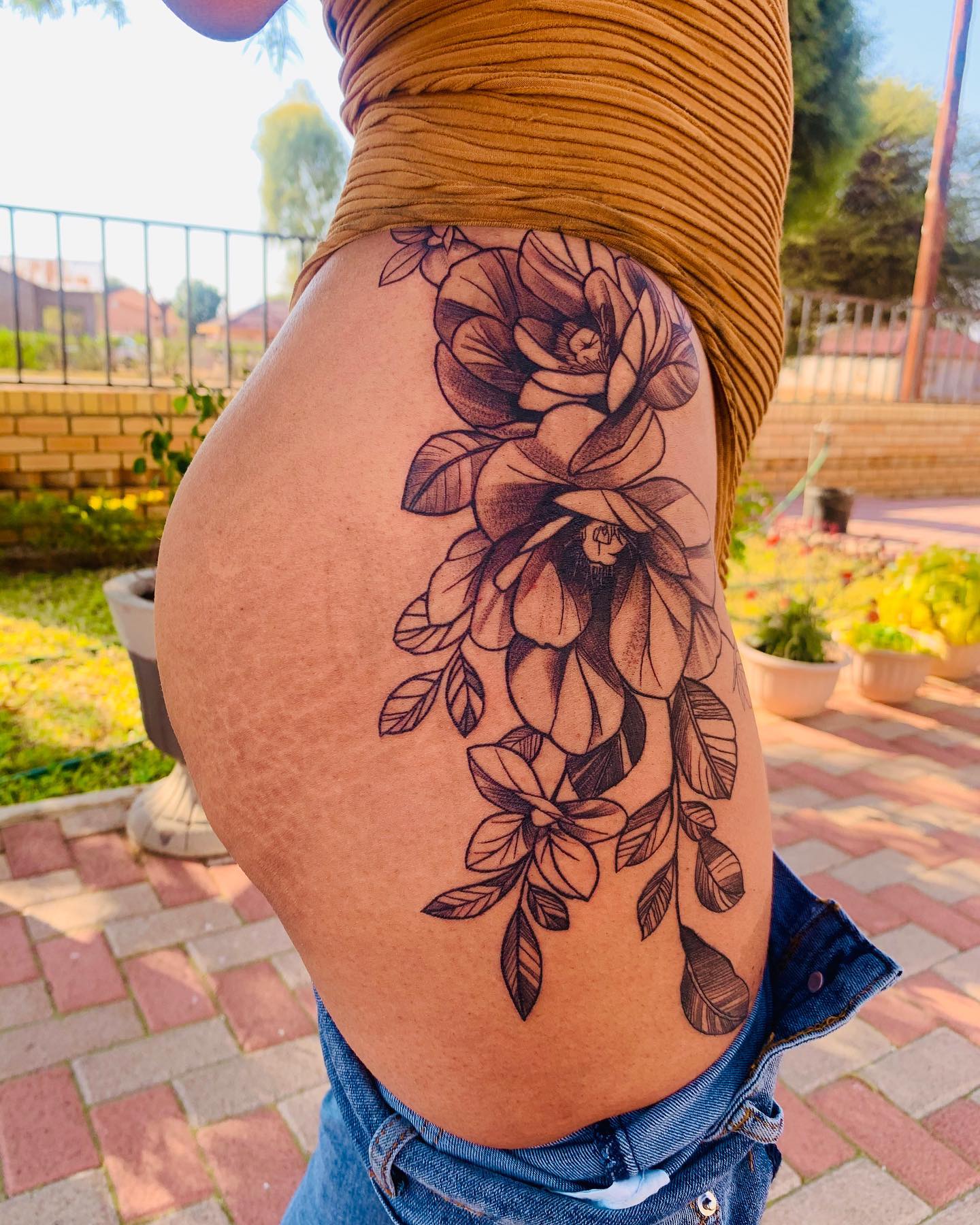 Botanical Hip Bloom