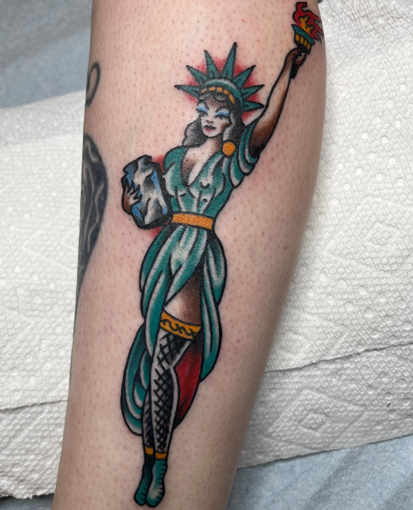 Classic Pin-Up Statue