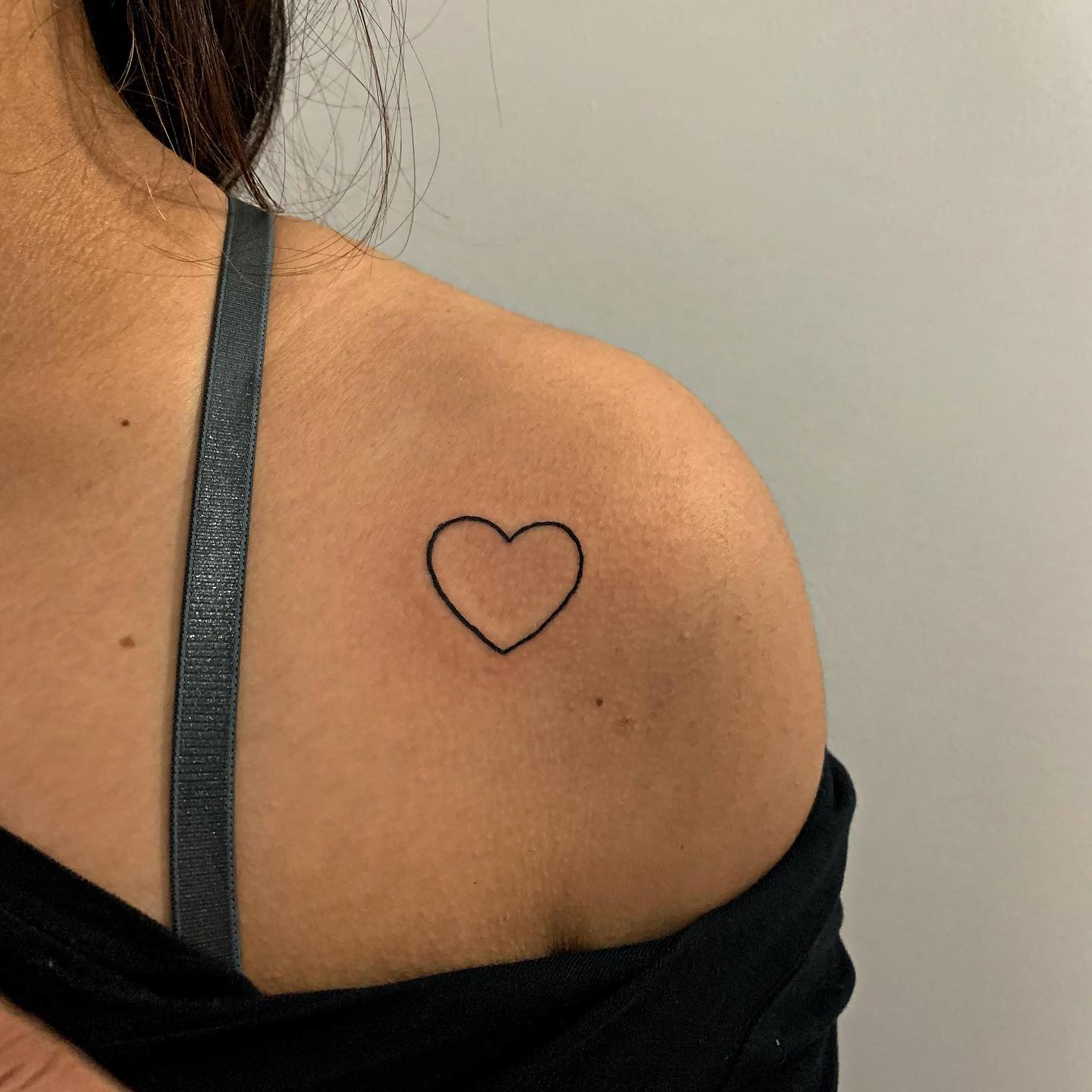 Corazón lineal minimalista