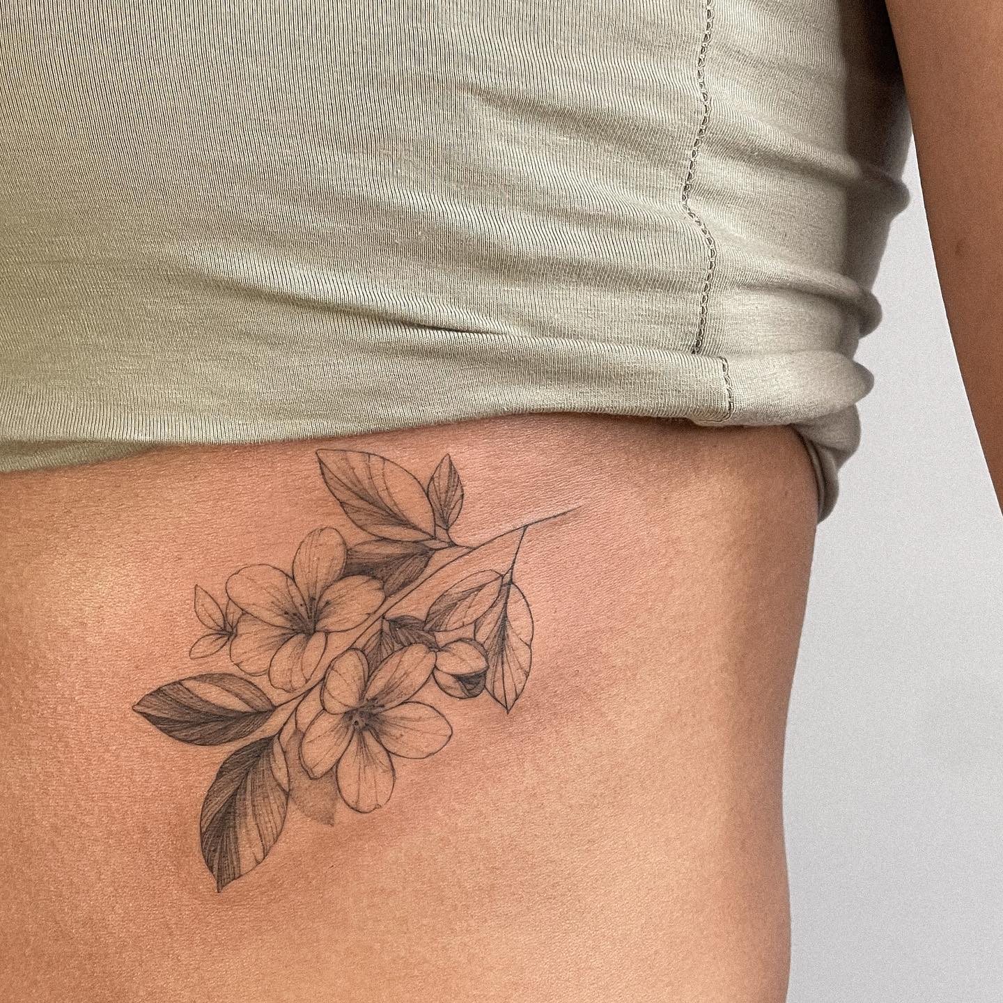 Delicate Floral Rib