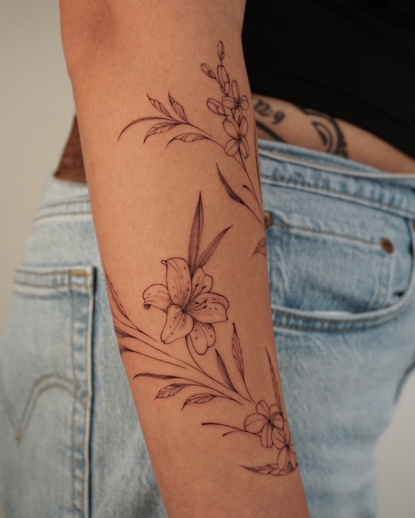 Delicate Floral Linework
