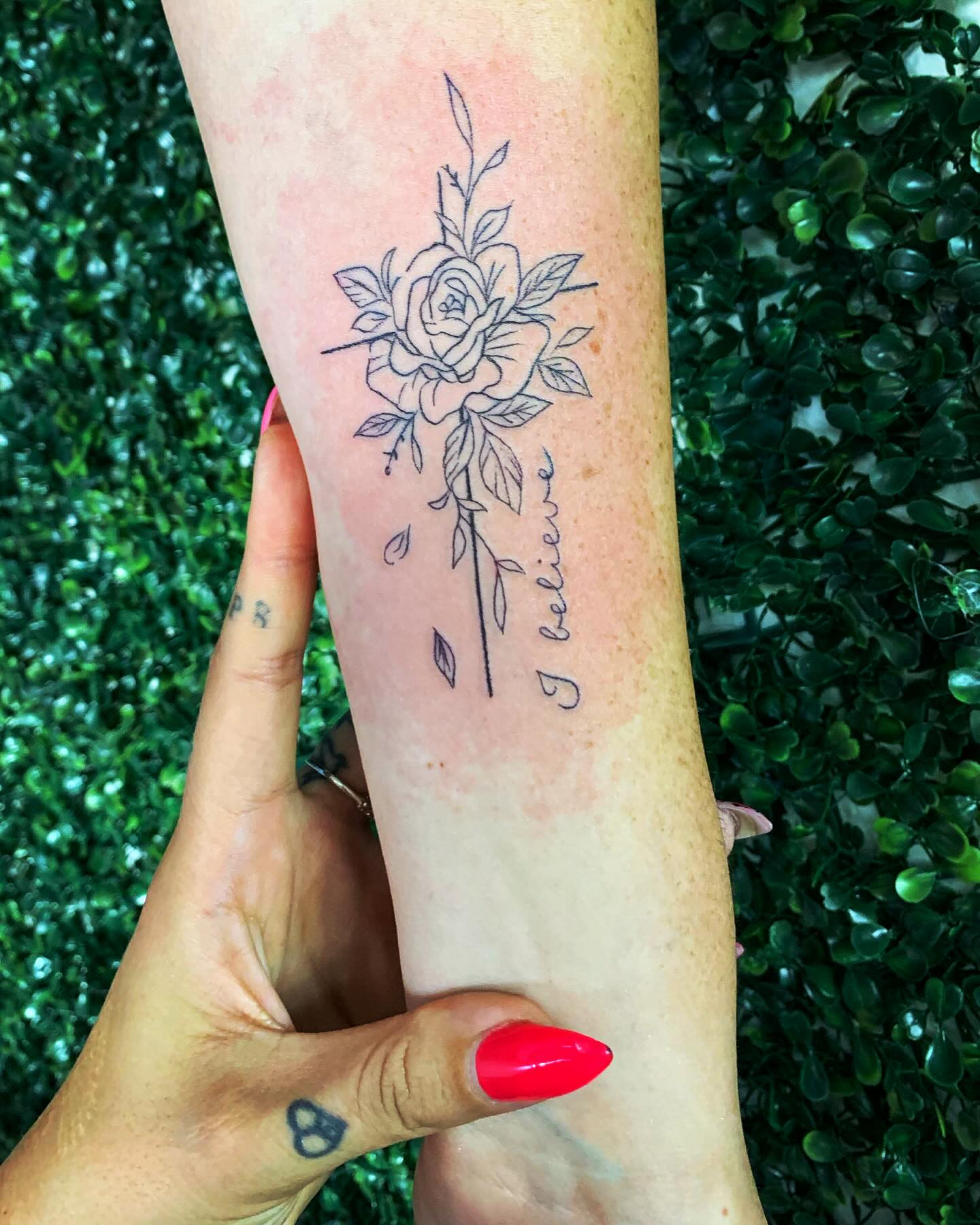 Delicate Floral Script