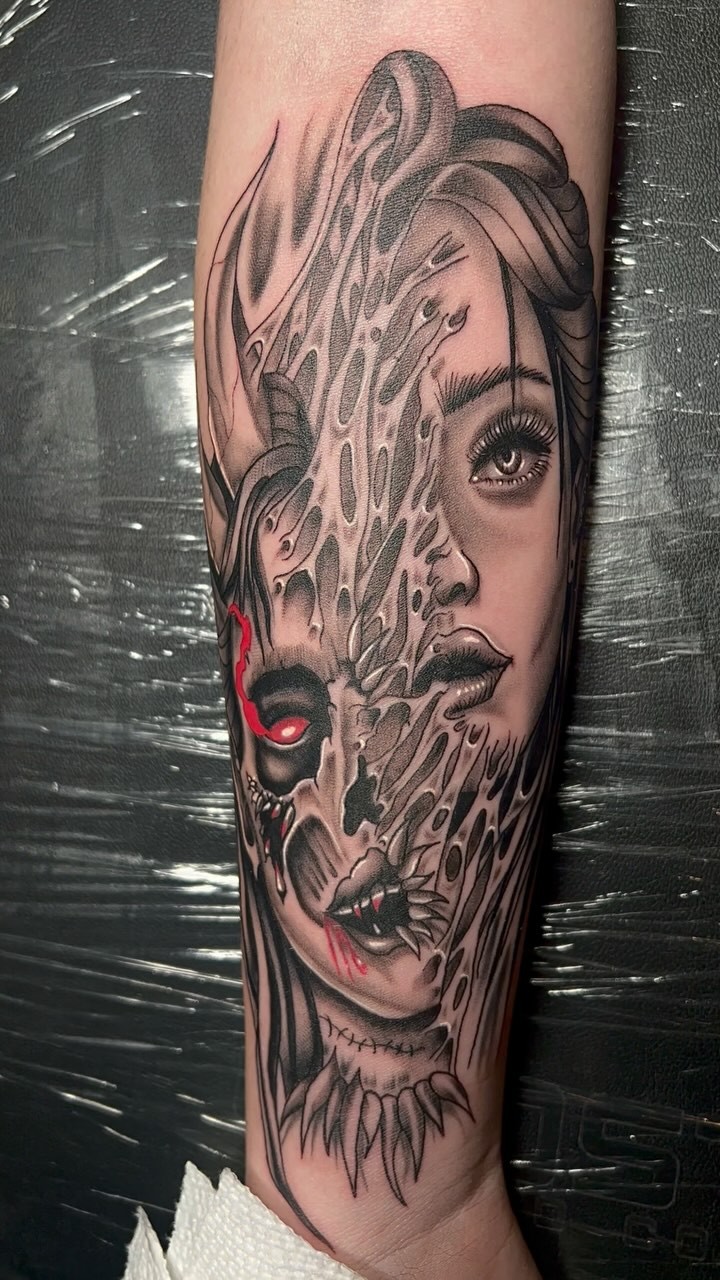 Dual Faces Contrast
