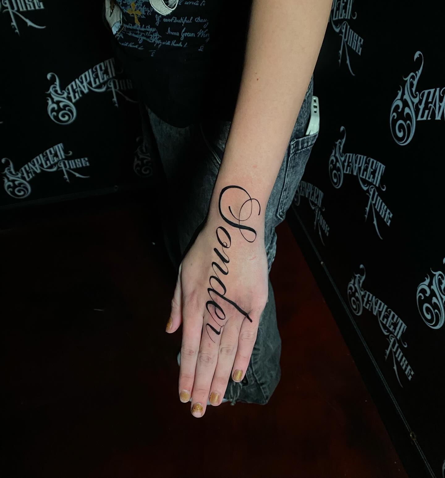 Elegant Sonder Script