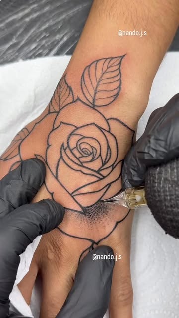 Rosa minimalista lineal