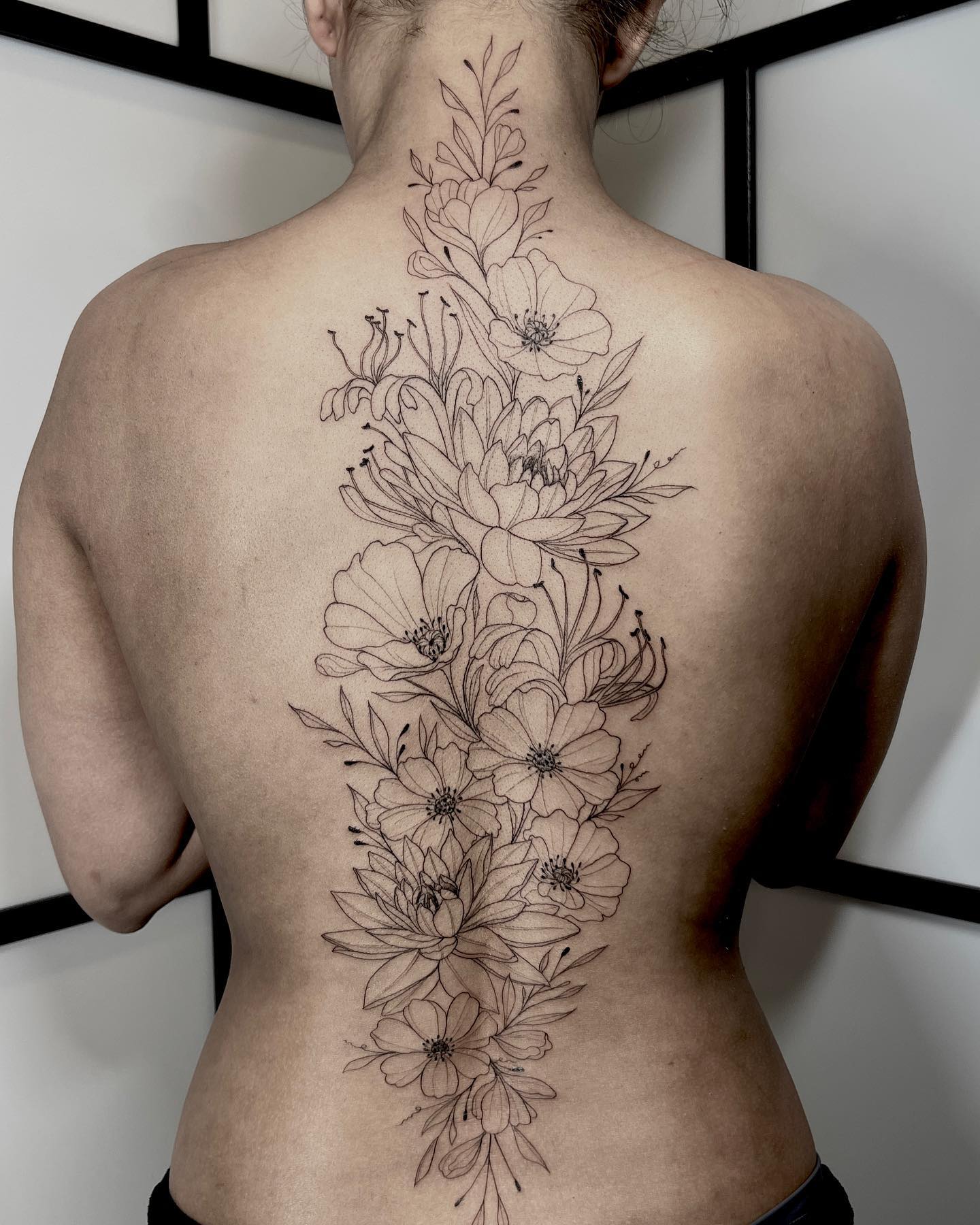 Fine-line Flower Back