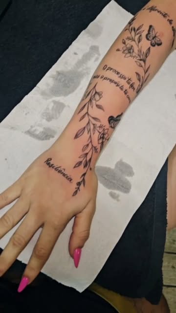 Ramas delicadas en brazo