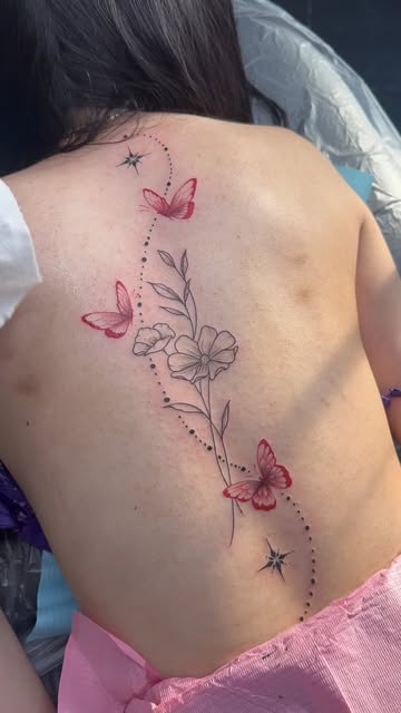 Mariposas y ramas espalda
