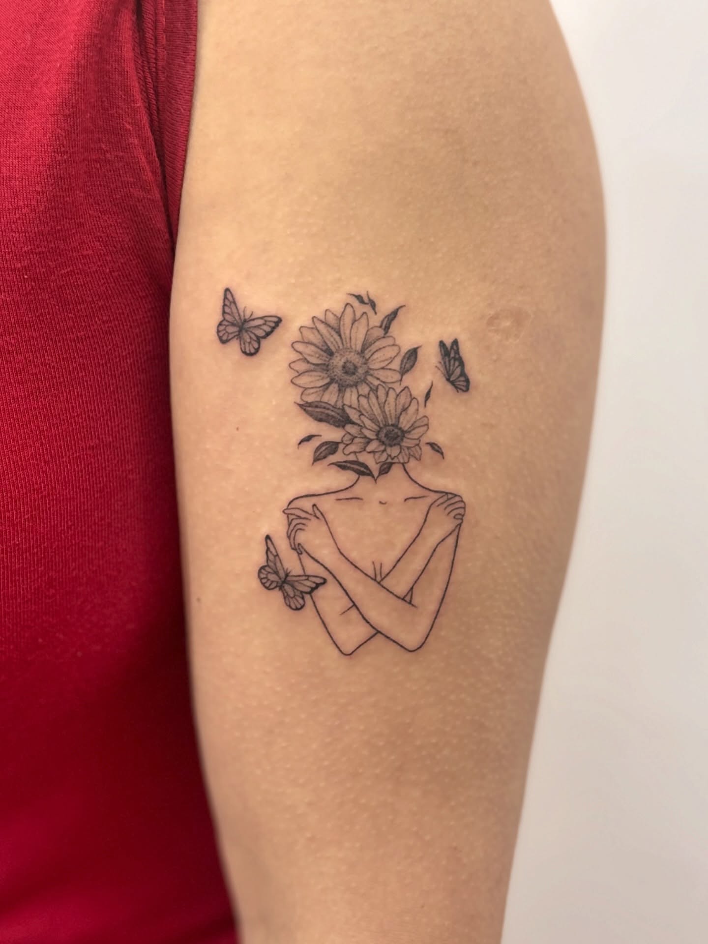 Flores y mariposas delicadas