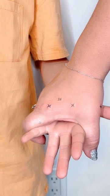 100+ Ideas de Tatuajes Pequeños y Minimalistas