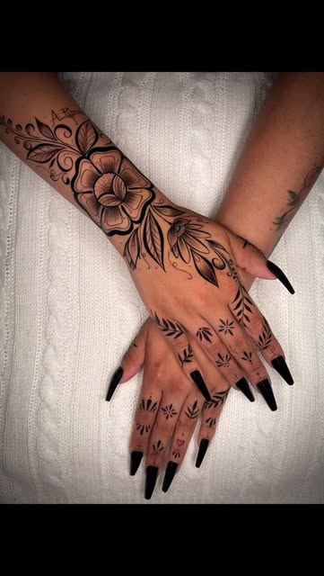 Tatuajes en la Mano: +100 Ideas y Diseños