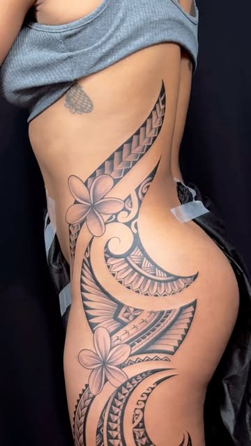 Floral Polynesian Femininity