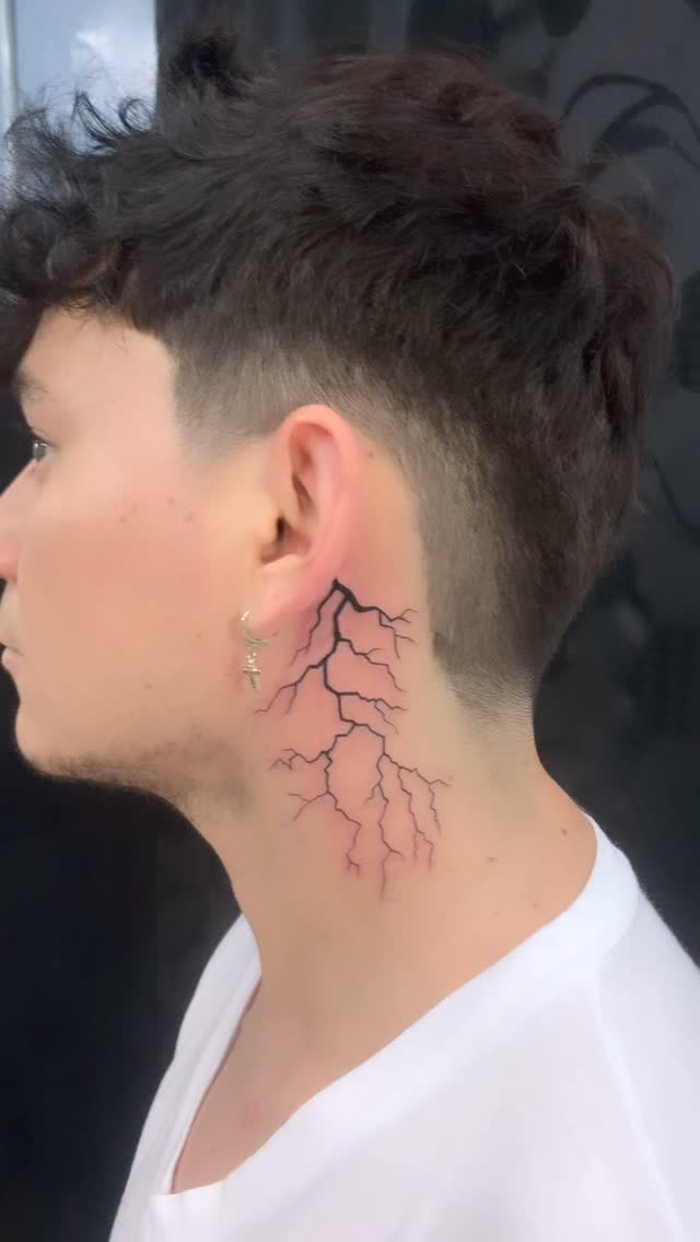 Geometric Neck Lightning