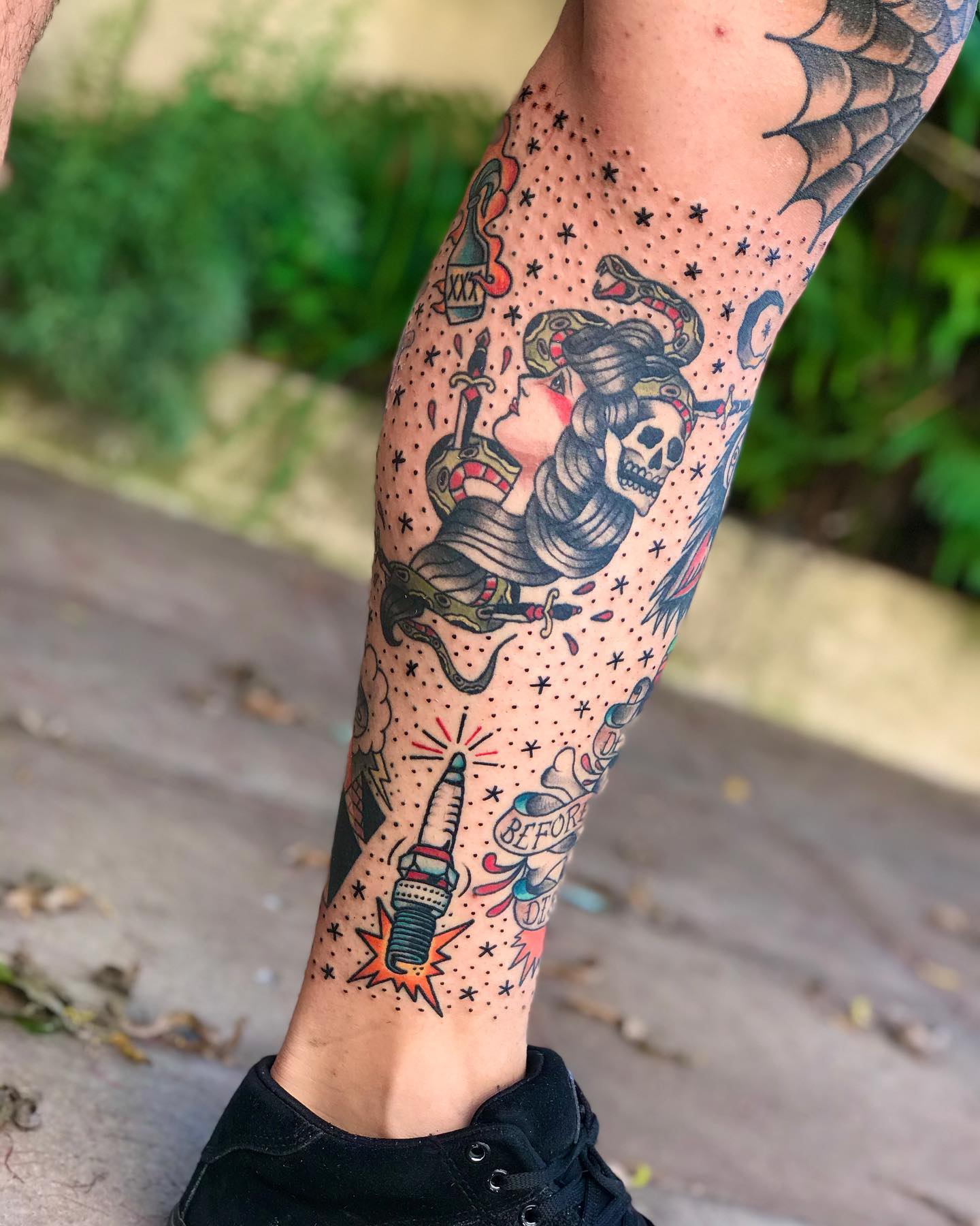 Pierna, tatuaje cósmico