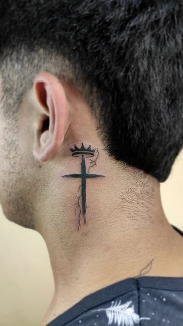 Cruz lineal en cuello