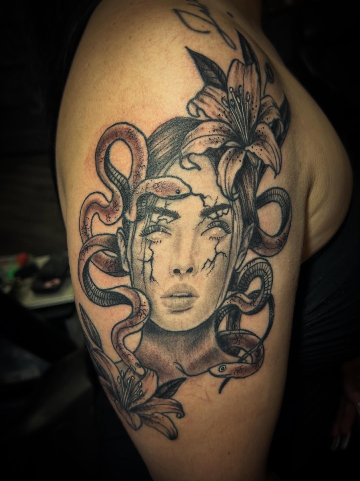 Medusa Serpent Stencil