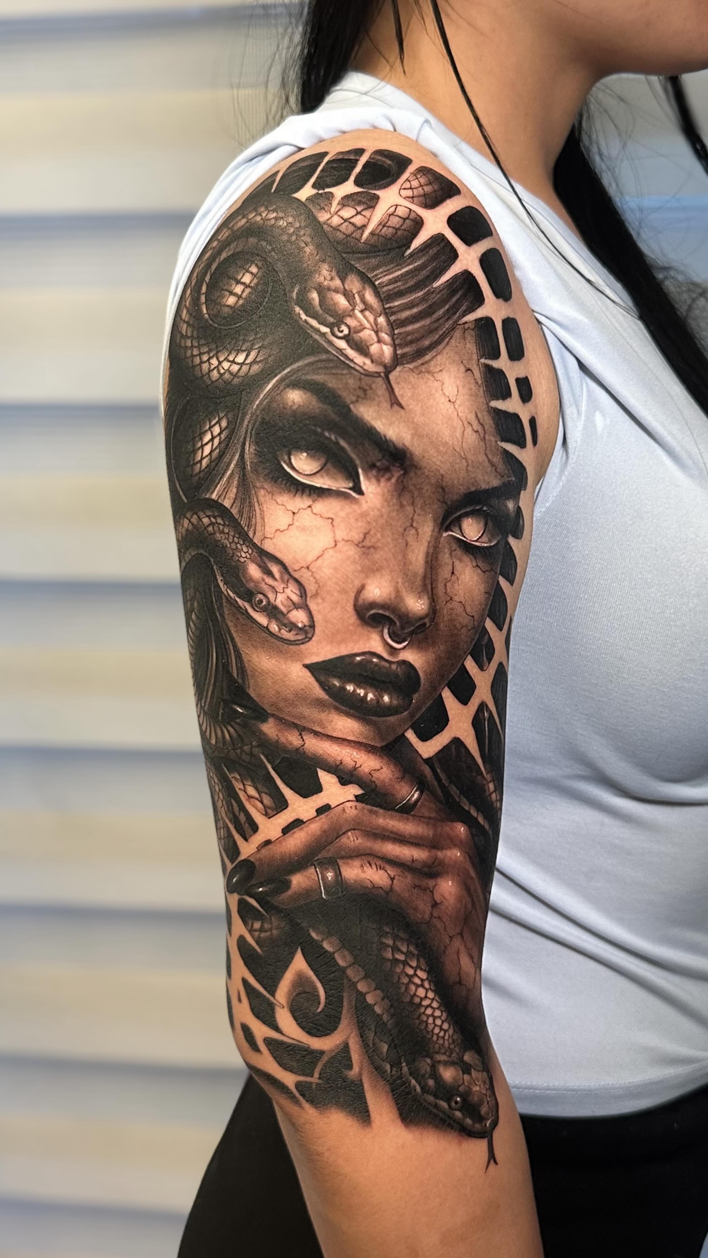 Medusa Woman Sleeve