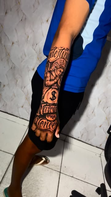 Brazo lettering y rostro