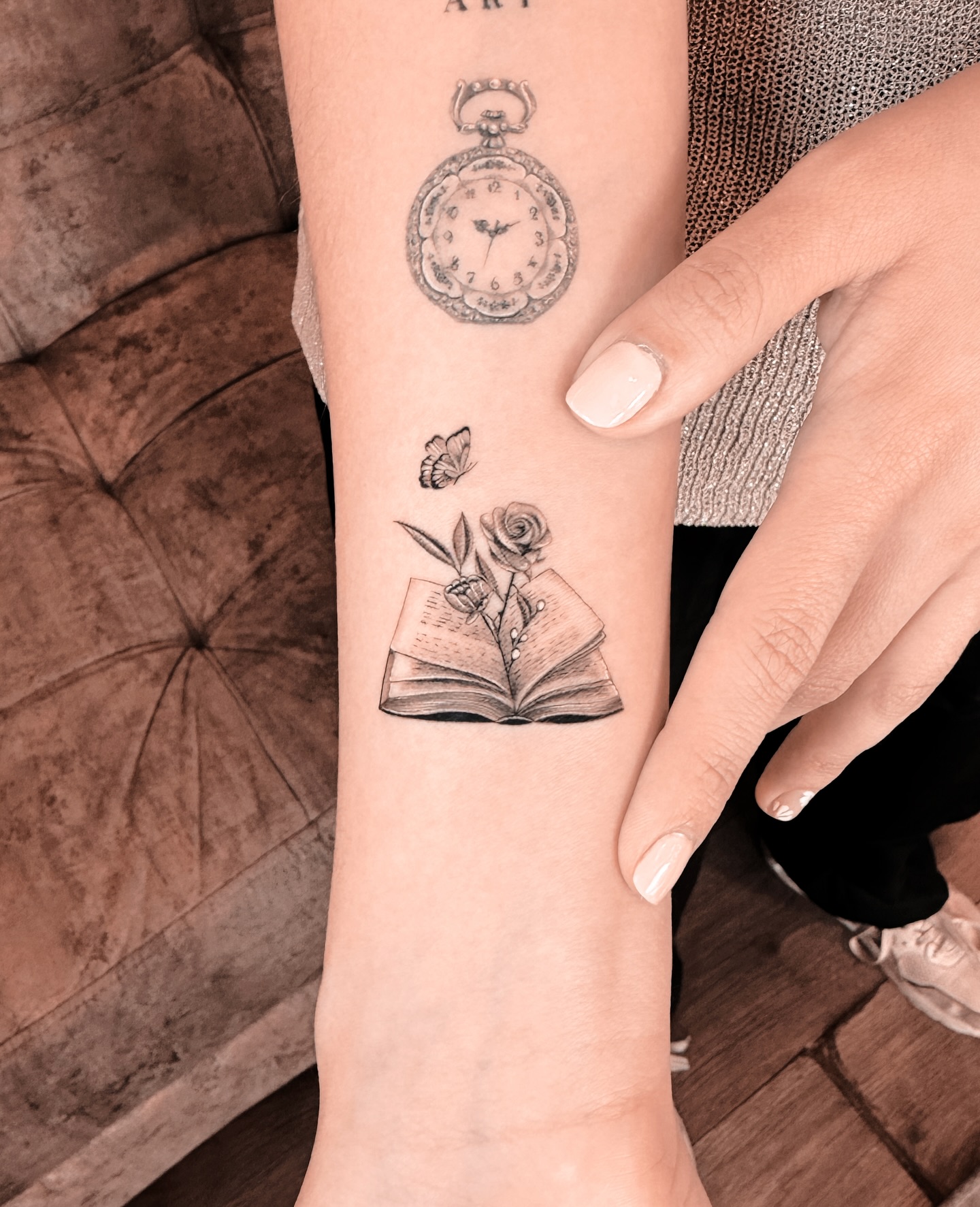Mini reloj y flores