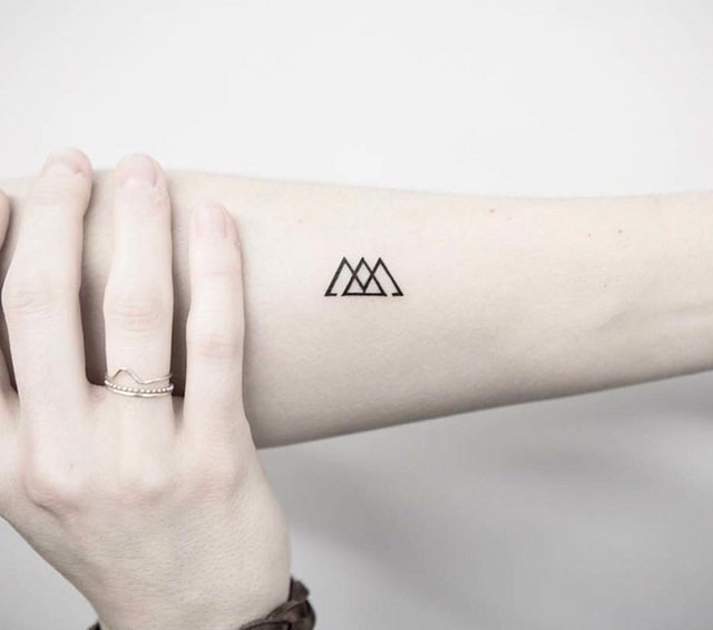 Minimal Mountain Symbol
