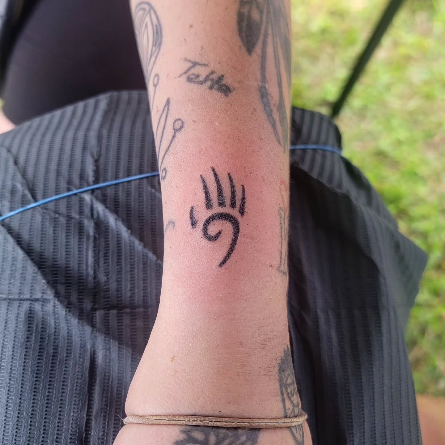 Minimalist Bear Claw