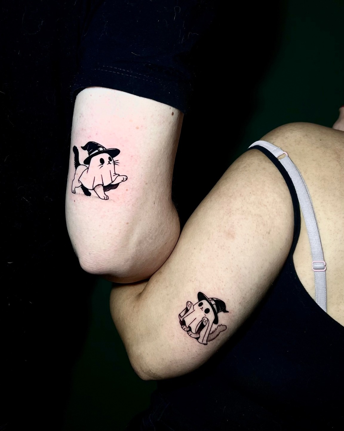 Tatuajes gemelos de gatos