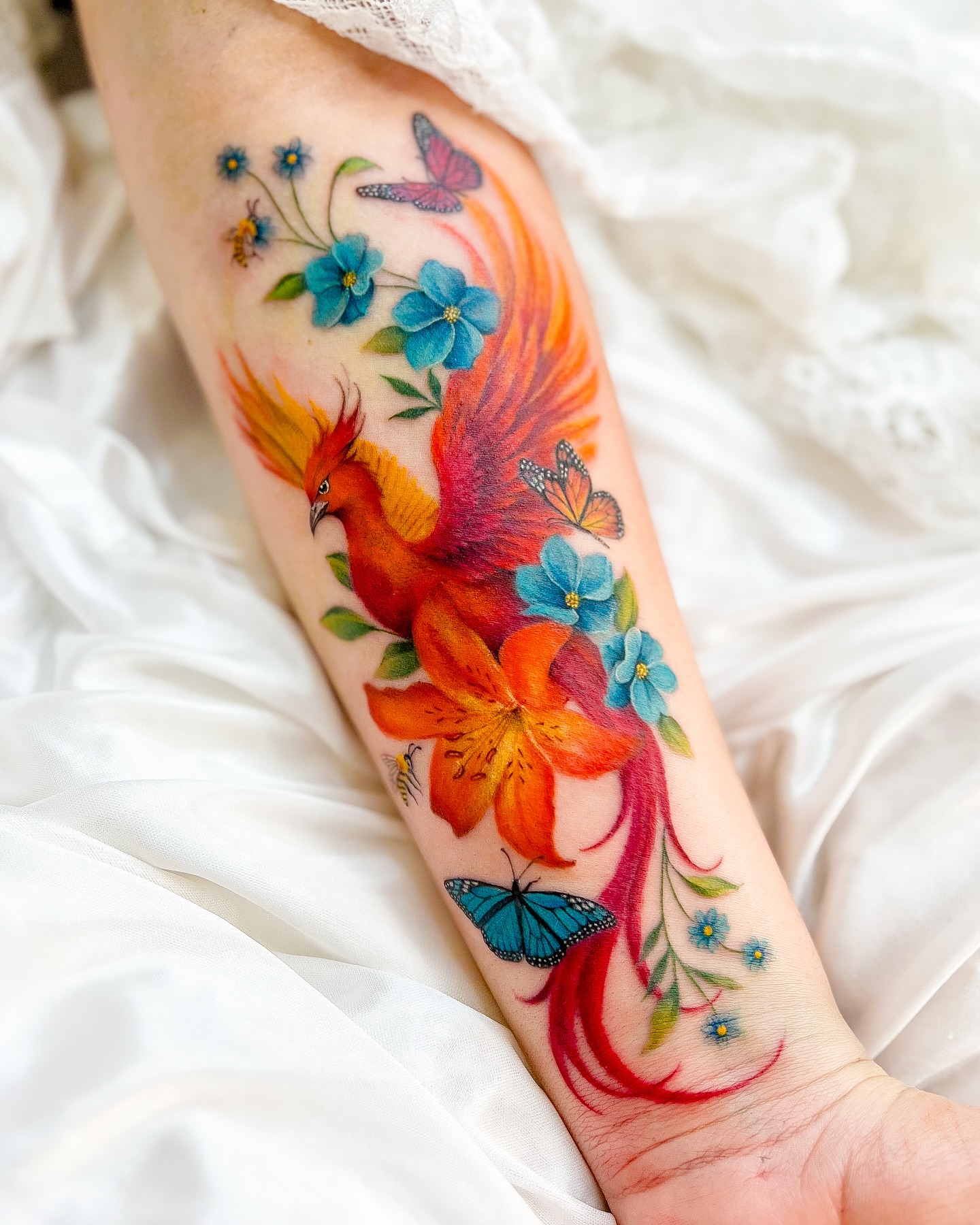 Ave Fénix Floral Realista