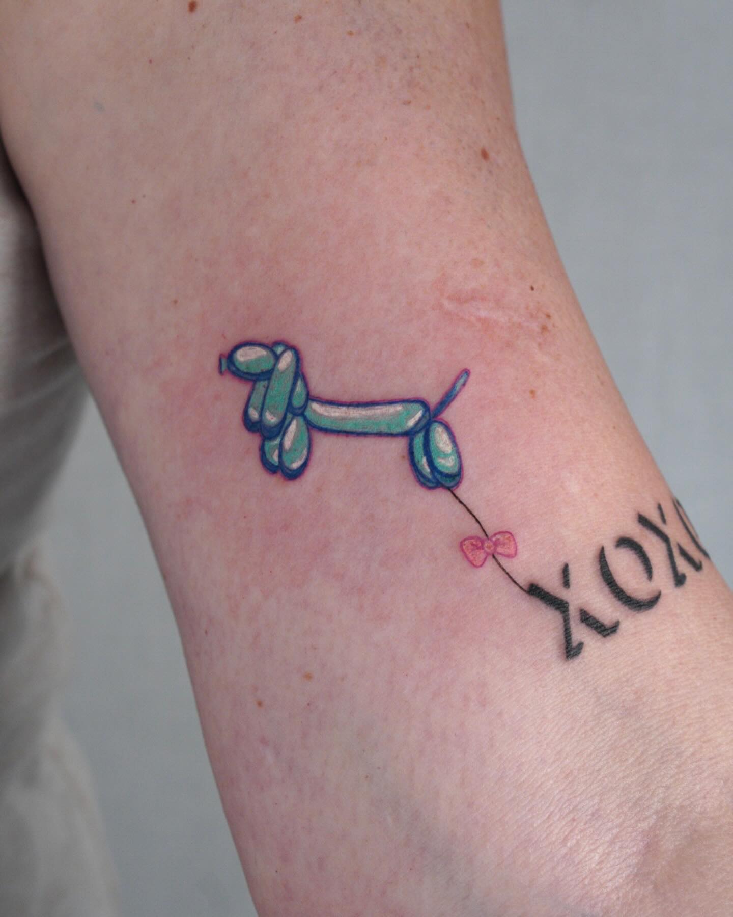 Playful XOXO Balloon Dog