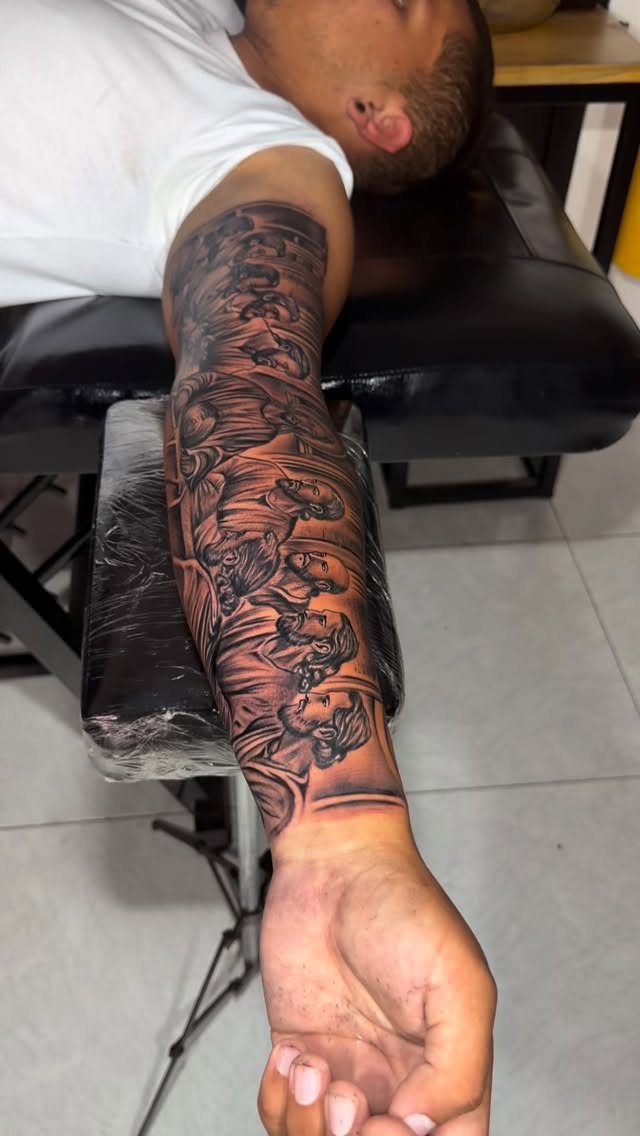 Mural Brazo Realista