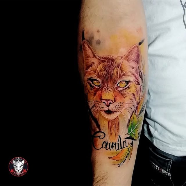 Lince y hoja realista