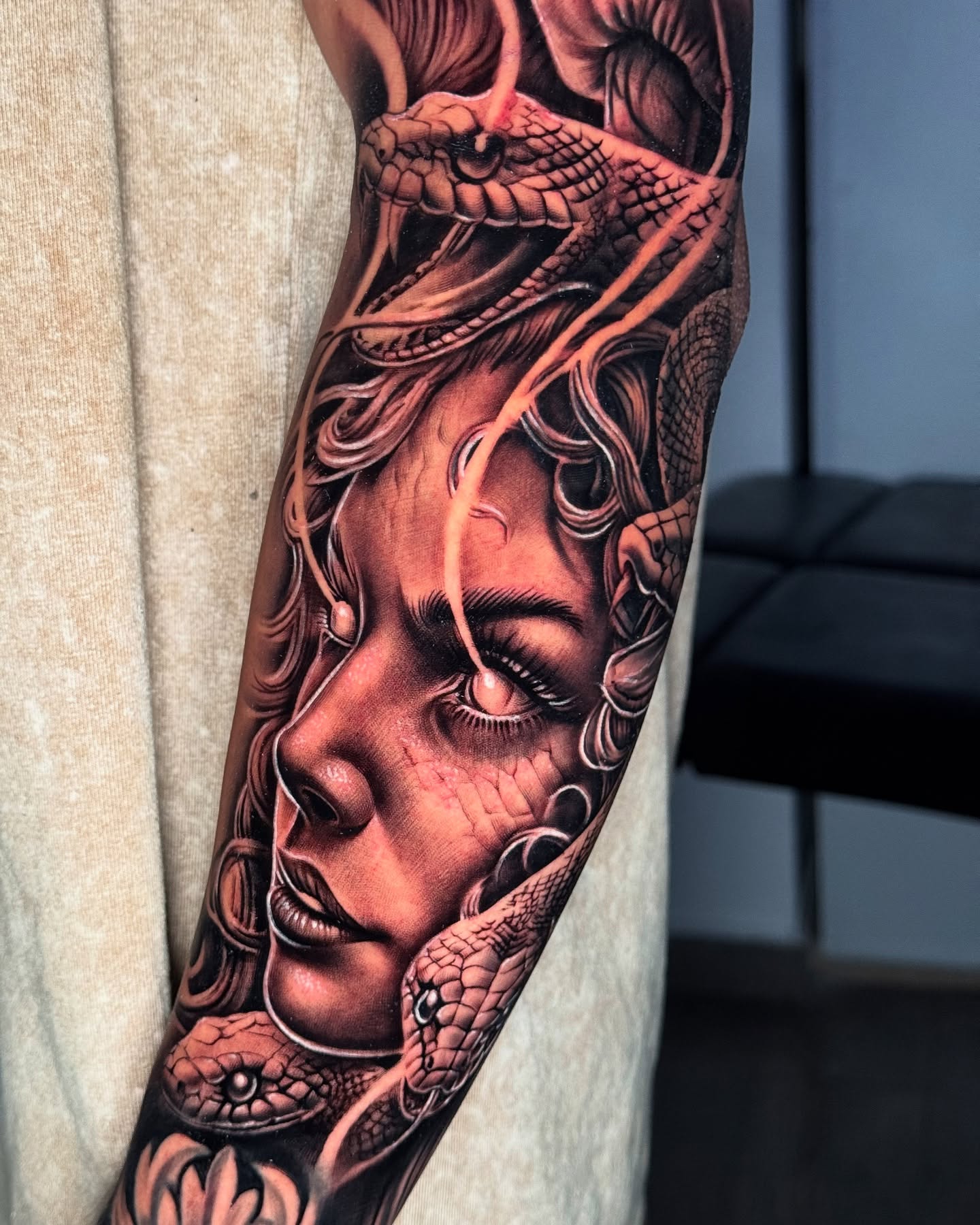 Hombre realista brazo