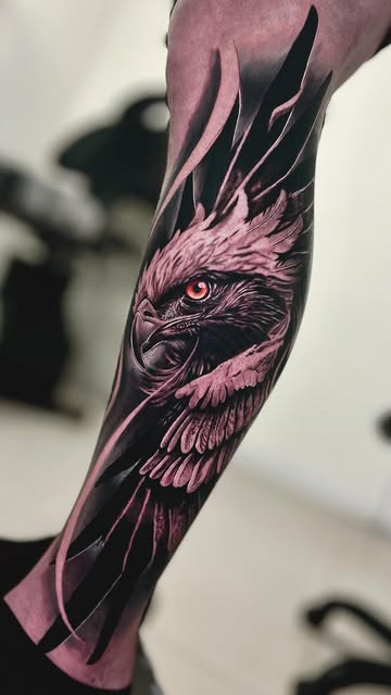Lobo alado en brazo