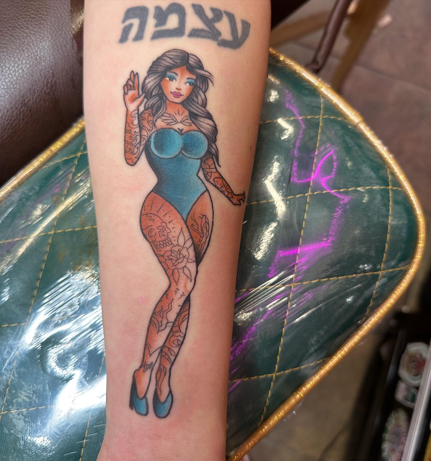 Retro Pin-Up Silhouette